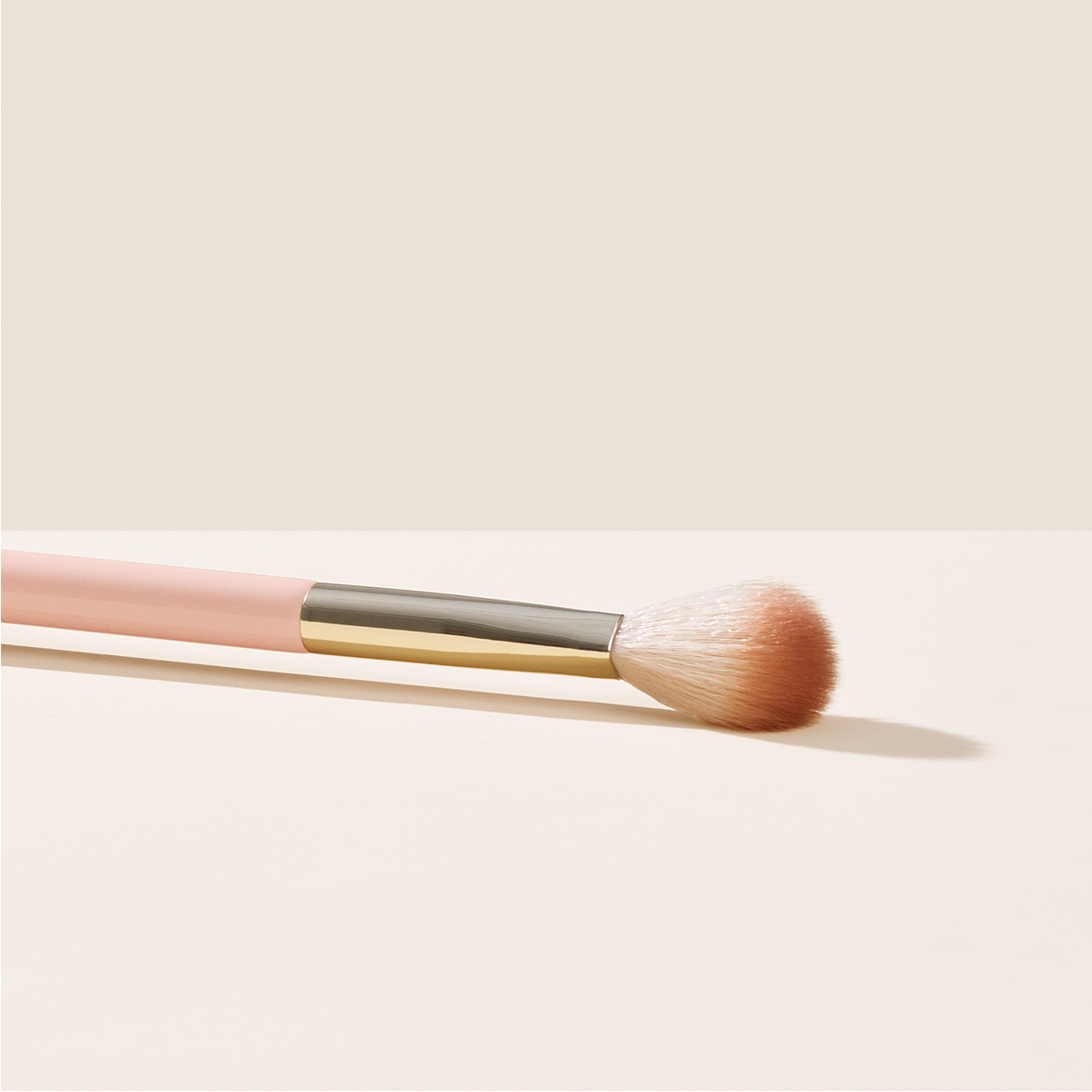 POSITIVE LIGHT PRECISION HIGHLIGHTER BRUSH (BROCHA PARA ILUMINADOR)